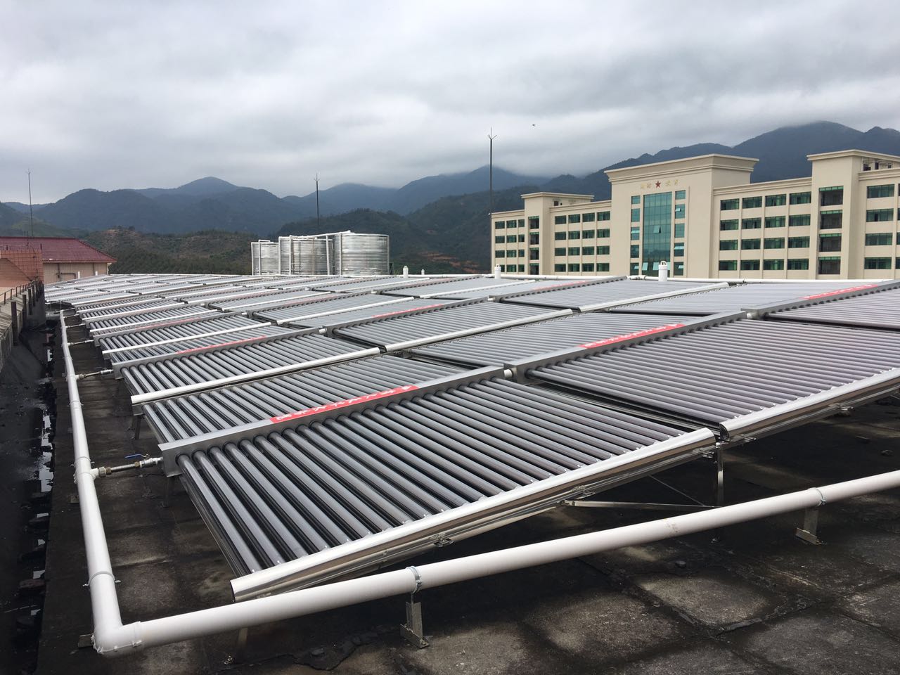 太陽能熱水器