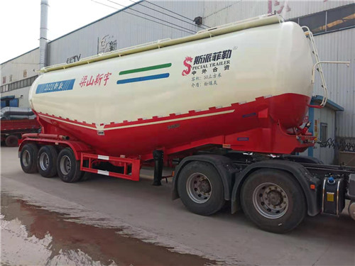 山東水泥罐車(chē)廠家