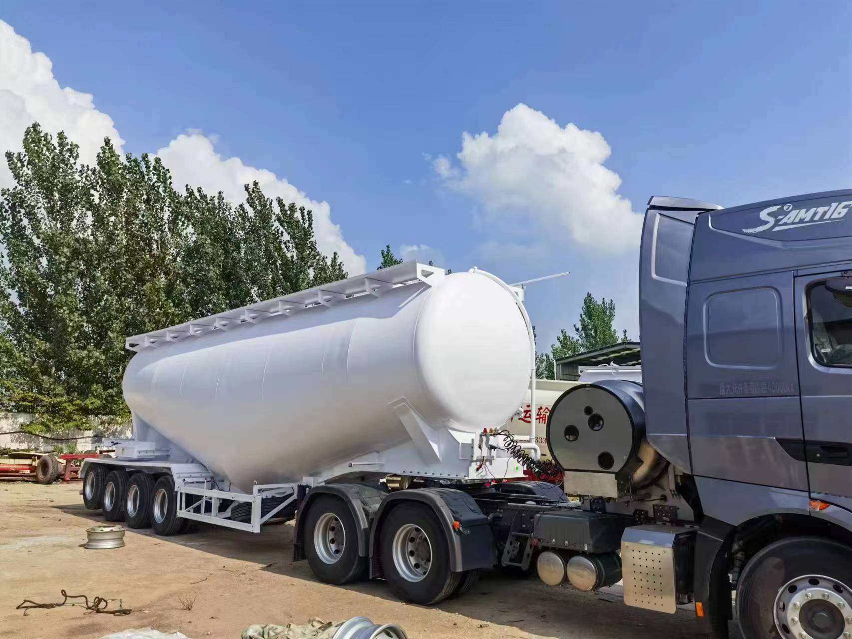 粉粒物料運(yùn)輸半掛車出售價(jià)格